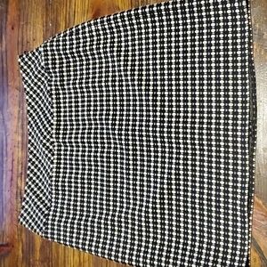 Ann Taylor Loft Black and White Graphic Skirt Sz 4